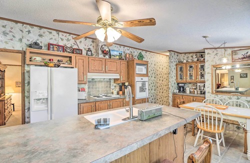 Greers Ferry House | Greers Ferry Getaway w/Deck & Lake Access!