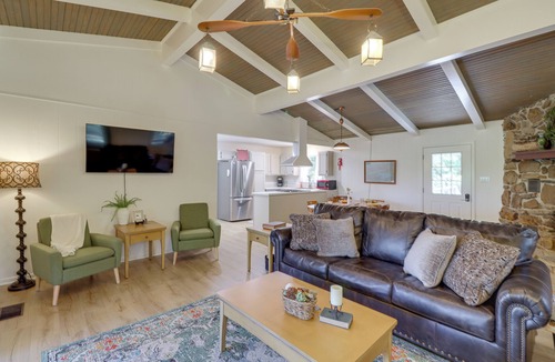 Greers Ferry Cabin | Greers Ferry Hideaway: Lake View, Boat Ramp Access