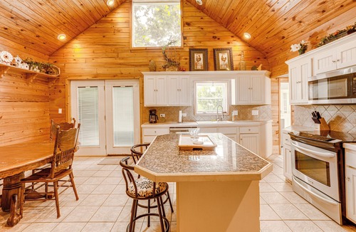 Greers Ferry House | Greers Ferry Home w/Fire Pit Near Shiloh Marina!