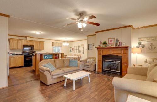 Greers Ferry House | Greers Ferry Lake Access: Cabin w/Boat Slip!
