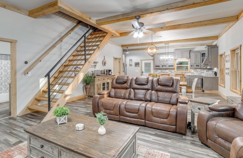 Wilburn House | Greers Ferry Lake Access & Deck: Group Getaway!