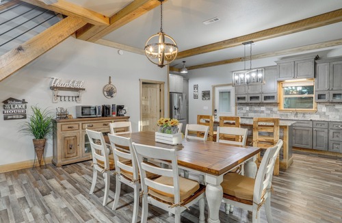 Wilburn House | Greers Ferry Lake Access & Deck: Group Getaway!