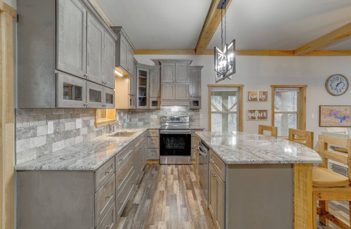 Wilburn House | Greers Ferry Lake Access & Deck: Group Getaway!