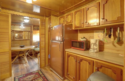 Greers Ferry Cabin | Greers Ferry Lake Escape: Cabin w/Pool Access