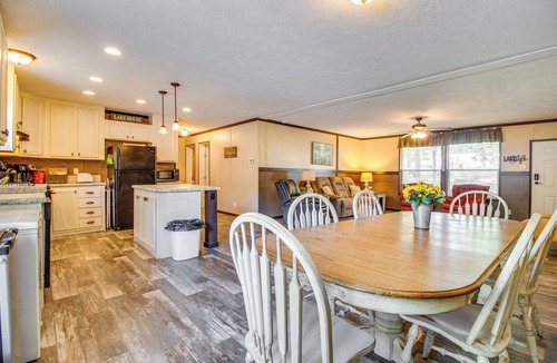 Greers Ferry House | Greers Ferry Lakefront Home w/Deck & Boat Slips!