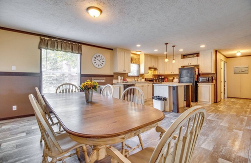 Greers Ferry House | Greers Ferry Lakefront Home w/Deck & Boat Slips!