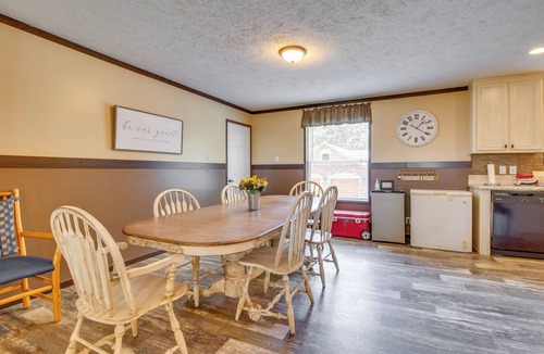 Greers Ferry House | Greers Ferry Lakefront Home w/Deck & Boat Slips!