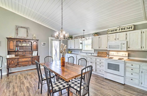 Greers Ferry House | Greers Ferry Retreat w/ Deck & Stocked Pond!