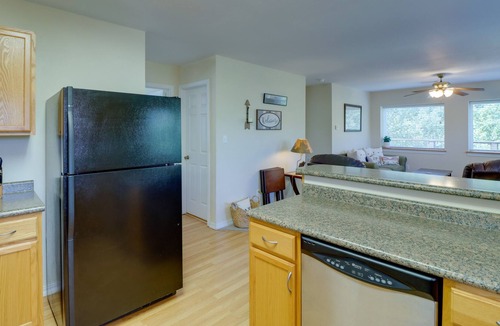 Higden House | Greers Ferry Vacation Rental w/ Deck & Lake Access