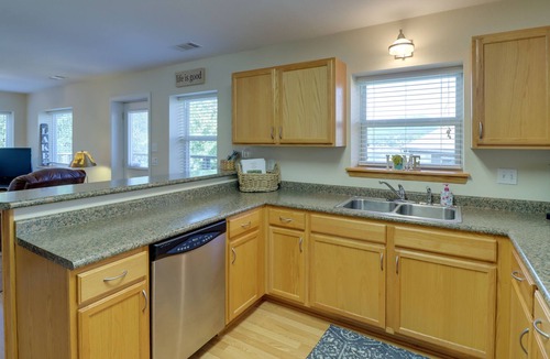 Higden House | Greers Ferry Vacation Rental w/ Deck & Lake Access