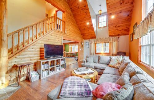 Brantingham House | Greig Getaway Near Brantingham Lake & Ski Resort
