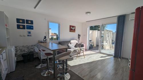 Saint-Gely-du-Fesc Apartment | Grempoup's Home