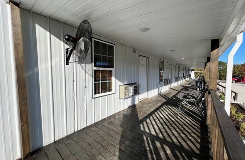Coffeeville Cabin | Grenada Lake Resort Cabin # 4