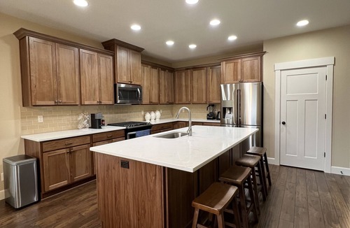 Gresham House | Gresham pine