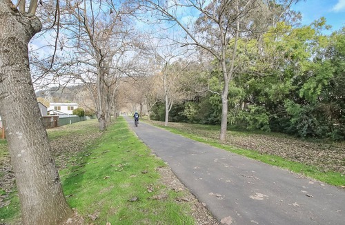 Bright Apartment | Grevillea Gardens Unit 6