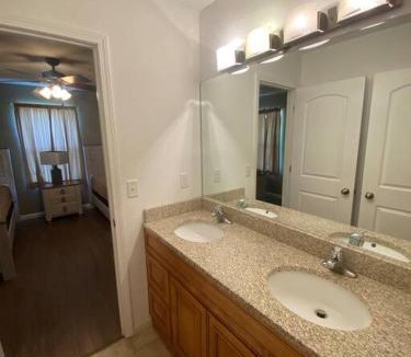 Lake Ozark House | Grey Cabin Sleep 16- free VIP!