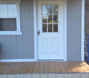 Carrolls House | Grey cabin