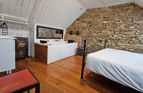 Soudan House | Grey Cottage – Romantic stay & pool access – Les Gîtes du Petit Marcel Estate