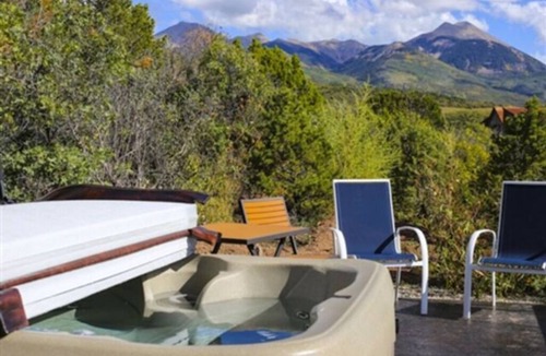 Spanish Valley Cabin | Grey Dawn Cabin @ Whispering Oaks, 20 miles from Moab!