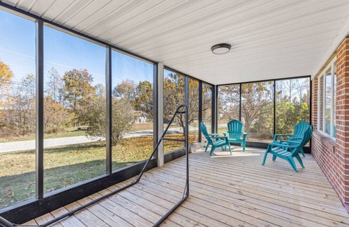 Beattyville House | Grey Duck- Firepit, WiFi, Covered Deck, 20 mins from Natural Bridge
