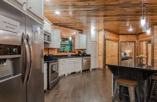 Broken Bow Cabin | Grey Goose Lodge - Beautiful, Spacious Lodge, Creek, Hot Tub, Firepit, Games