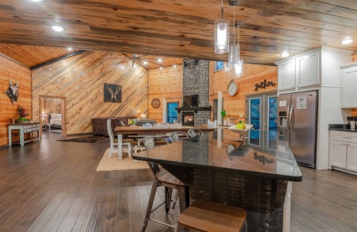 Broken Bow Cabin | Grey Goose Lodge - Beautiful, Spacious Lodge, Creek, Hot Tub, Firepit, Games