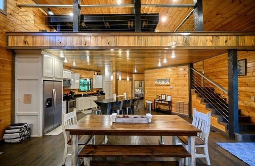 Broken Bow Cabin | Grey Goose Lodge - Beautiful, Spacious Lodge, Creek, Hot Tub, Firepit, Games
