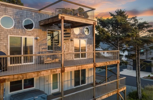 Rockaway Beach House | Grey Haven - Rockaway Beach, OR