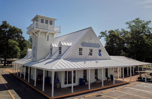 Topping House | Grey's Point Camp Cottage 9