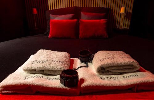 Pia Apartment | Grey's Room - Suite Sensuelle - SPA privatif