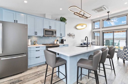 Brooklyn House | Grey Stone Oceanfront Villa