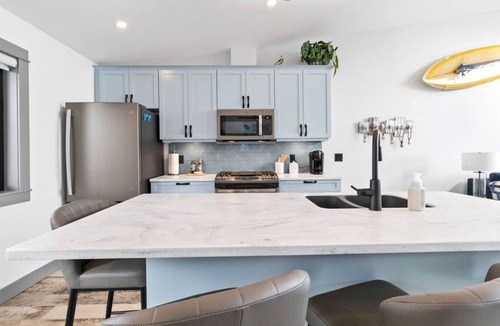 Brooklyn House | Grey Stone Oceanfront Villa