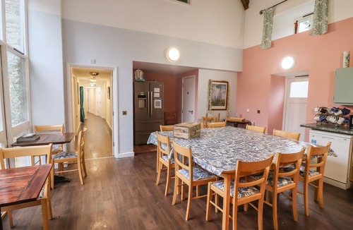 Barnsley Cottage | GREYHOUND BARN, pet friendly in Barnsley, Gloucestershire