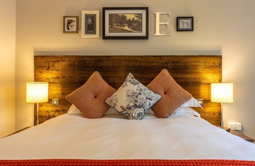 Carshalton Central Hotel | Greyhound Hotel