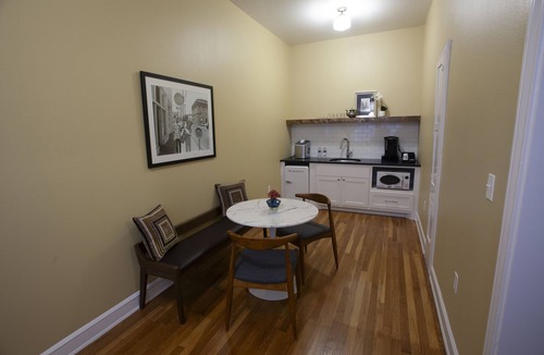 Tyler Hotel | Greyhound Inn - Classic Double Suite