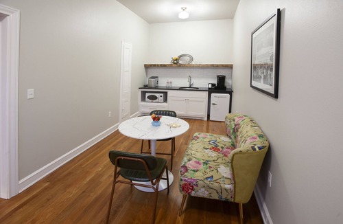 Tyler Hotel | Greyhound Inn - Classic King Suite
