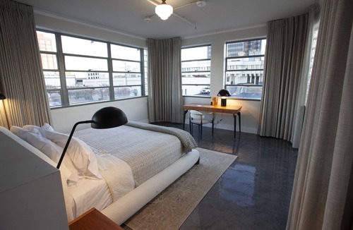 Tyler Hotel | Greyhound Inn - Deluxe King Suite