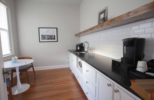 Tyler Hotel | Greyhound Inn - Deluxe Queen Suite