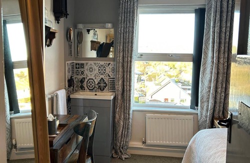 Llandrindod Wells House | Greylands Guest House
