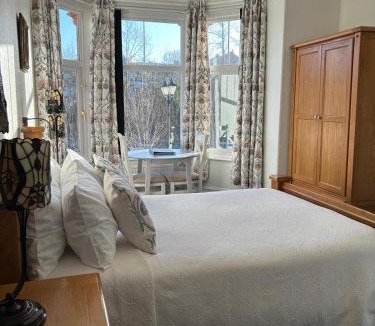 Llandrindod Wells House | Greylands Guest House