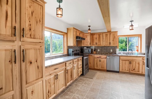 Hesston House | Griddy Coyote Raystown Lake Seven Points