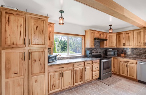 Hesston House | Griddy Coyote Raystown Lake Seven Points