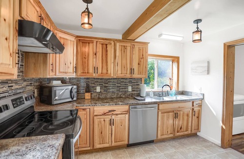 Hesston House | Griddy Coyote Raystown Lake Seven Points