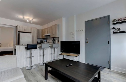 Griffintown Apartment | Griffintown Jewel | Stylish & Spacious