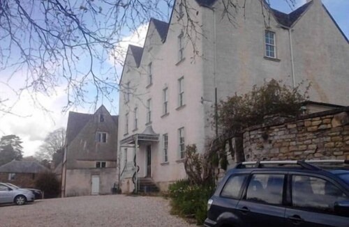 Woodchester Apartment | Grigshot Apartment