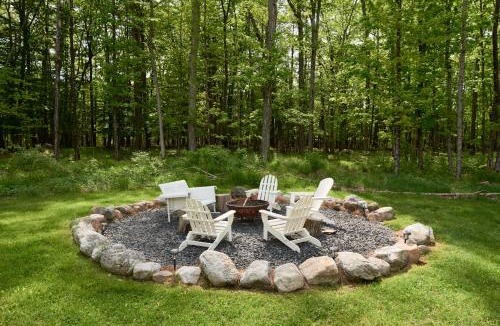 Pine Bush House | Grill and Fire Pit Eclectic Ulster County Cabin