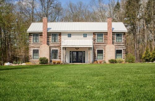 Pine Bush House | Grill and Fire Pit Eclectic Ulster County Cabin