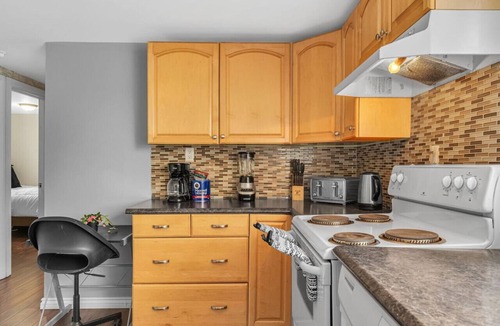 Kawartha Lakes House | Grill & Chill: 4BR Bayside Sunroom Oasis