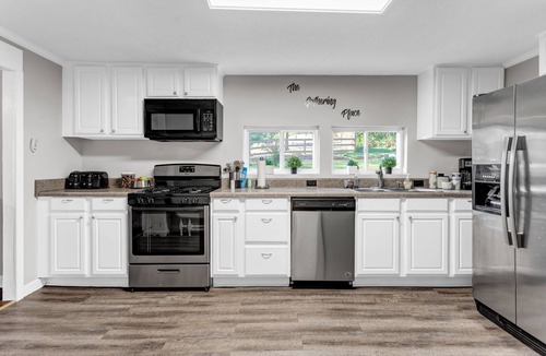 Acworth House | Grill & Chill Retreat!