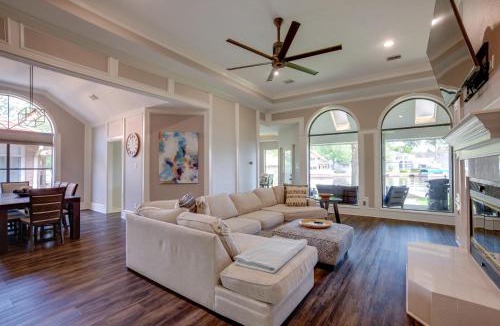 Walden on Lake Conroe House | Grills & Boat Dock: ‘Comfy Cove’ on Lake Conroe